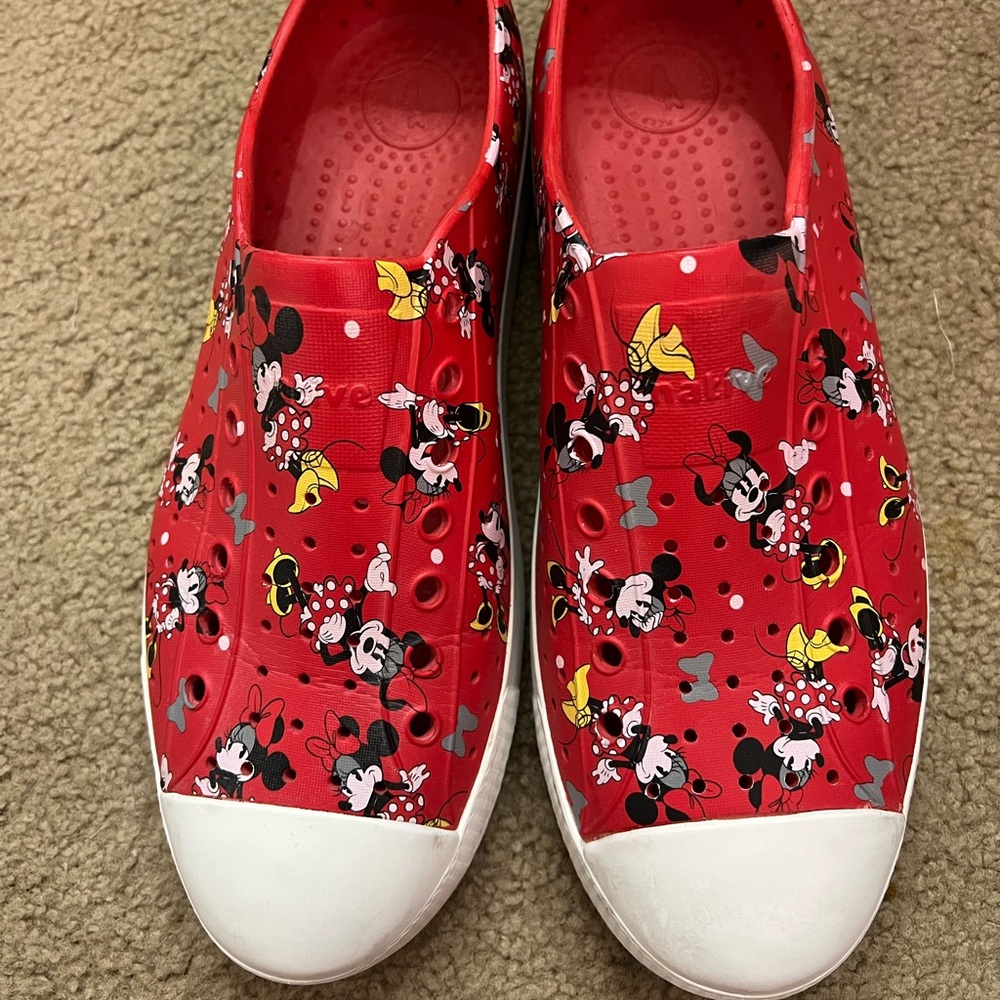 Native x Minnie mouse water shoes. Worn to a waterpark one time.